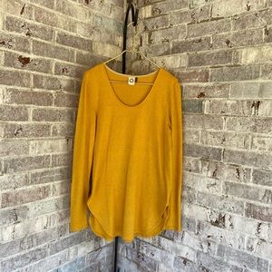 Anthropologie tunic sweater in rich gold hue